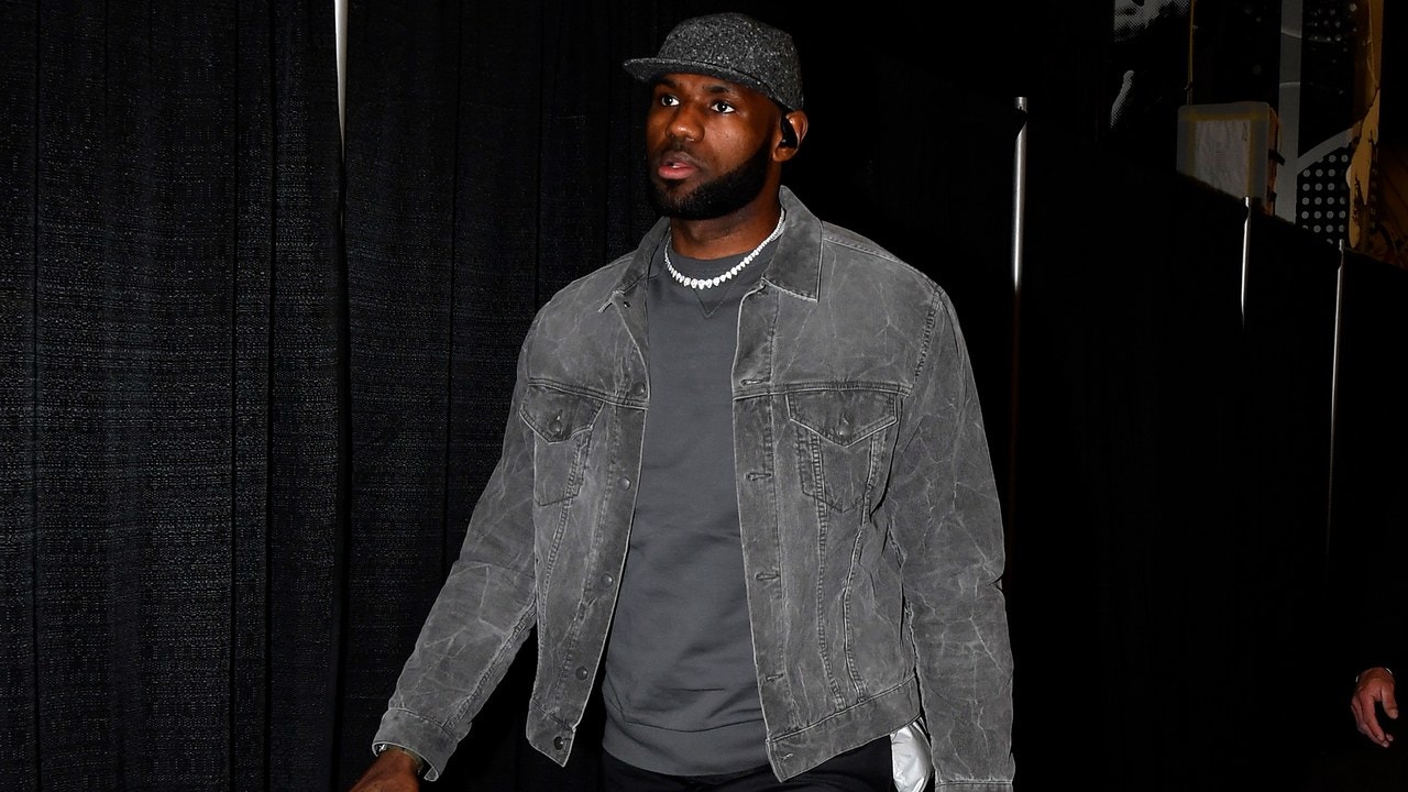 LeBron James Shows Off Fresh New Grill At The Louis Vuitton Fashion Show In  Paris - Fadeaway World