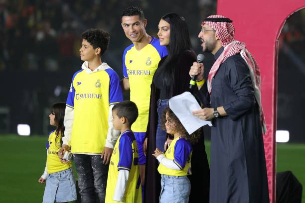 Thousands of Saudi fans cheer as Ronaldo unveiled at Al Nassr