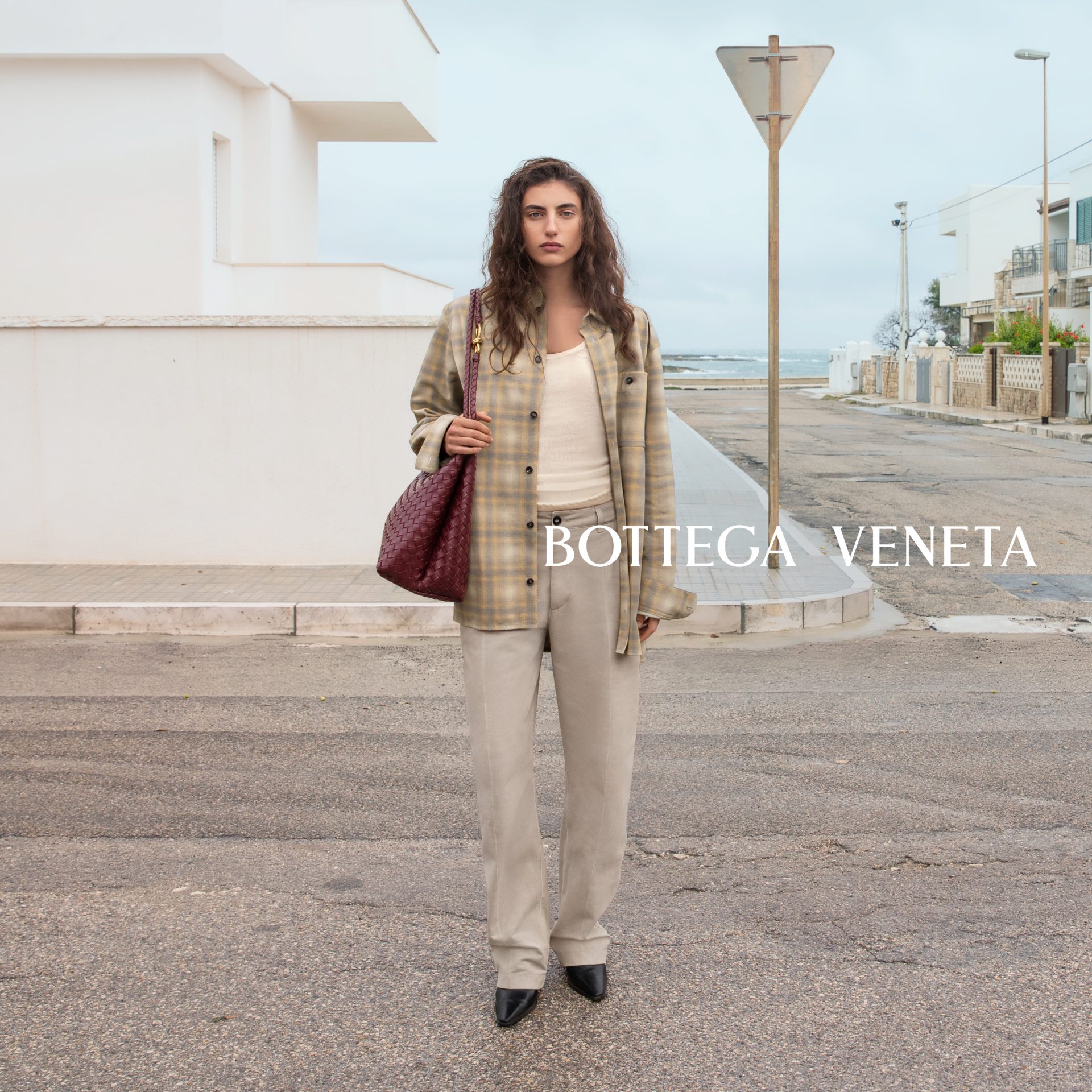 Bottega Veneta Medium Andiamo Top Handle Bag With Sliding