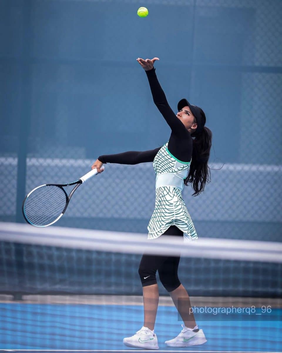 Who Is Yara Alhogbani? Saudi Arabia's First Female Professional Tennis ...