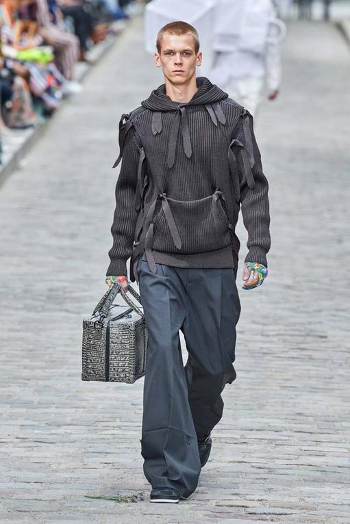 Virgil Abloh Debuts Louis Vuitton SS19 Collection  Mens fashion summer,  Mens fashion grunge, Louis vuitton men