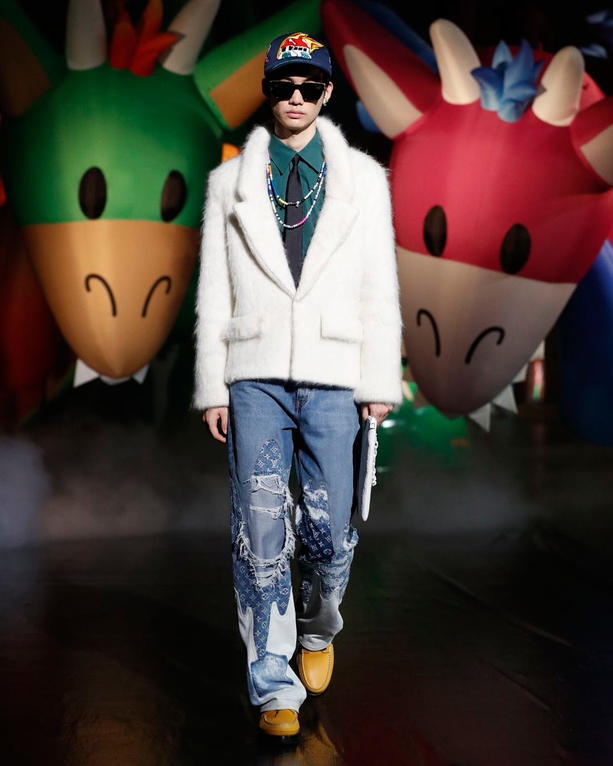 A Tropical '90s Trend Makes a Comeback at Louis Vuitton – CR